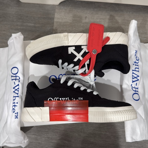 Off-White Vulcanized Low Top Sneakers - Picture 1 of 11